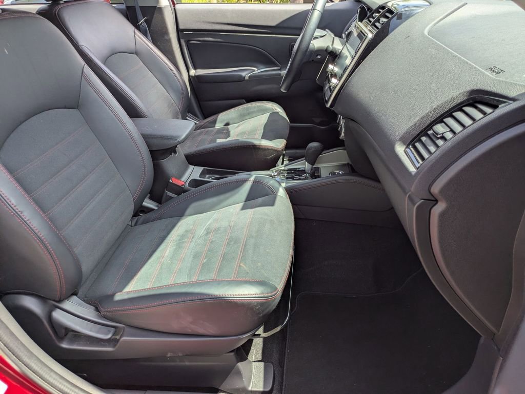 Used 2025 Mitsubishi Outlander Sport SE AWD/4WD image 28