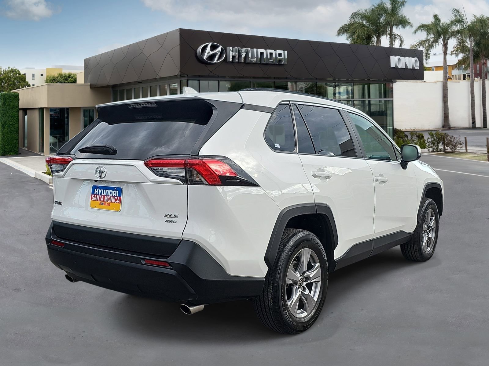 Used 2023 Toyota RAV4 XLE AWD/4WD image 3