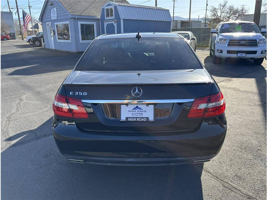 Used 2013 Mercedes-Benz E 350 Sedan image 4