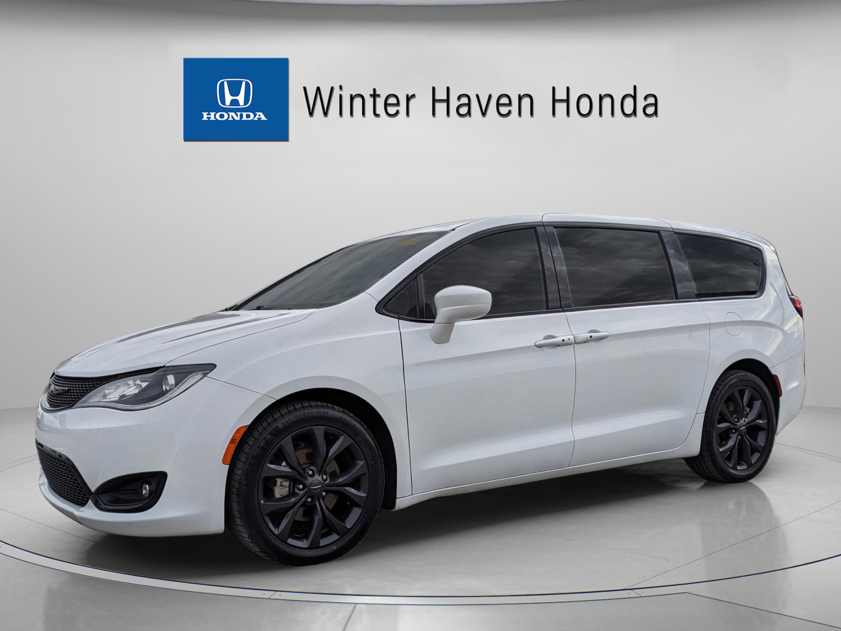 Used 2019 Chrysler Pacifica Touring Plus w/ S Appearance Package image 2