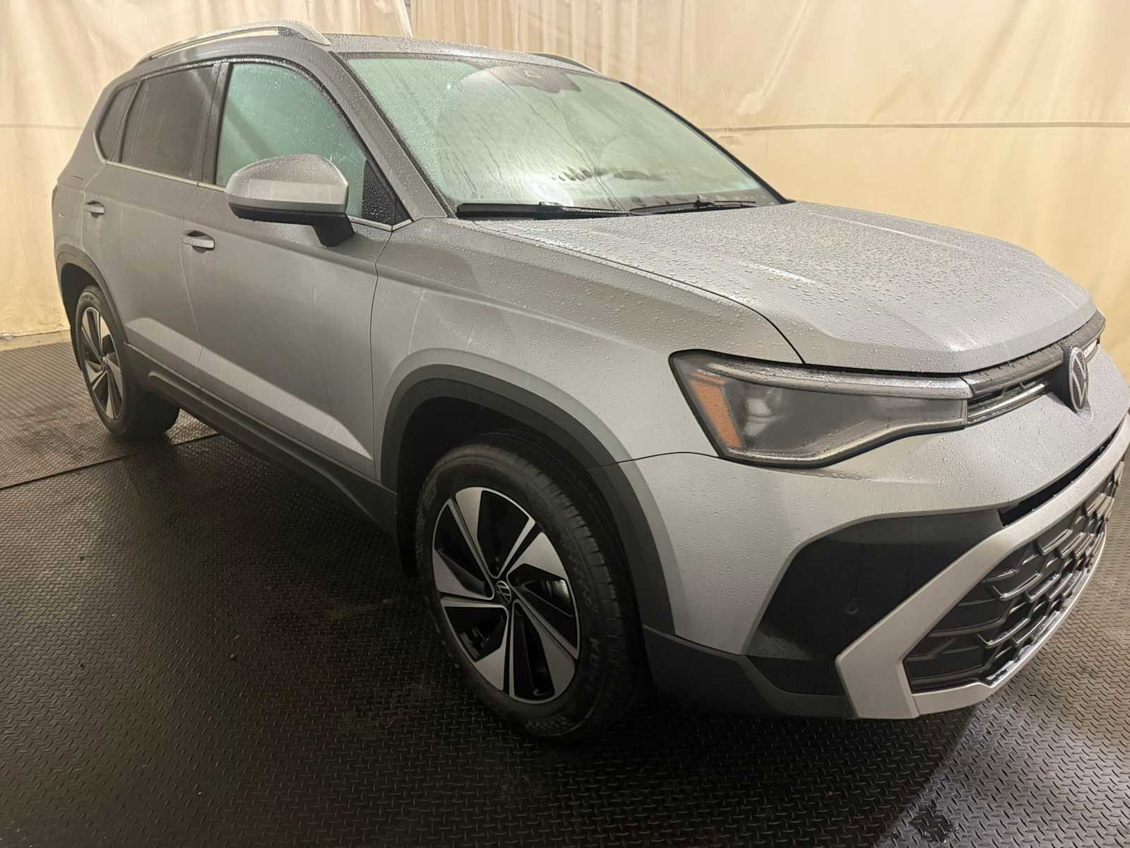 Certified 2025 Volkswagen Taos SE w/ Panoramic Sunroof Package image 10