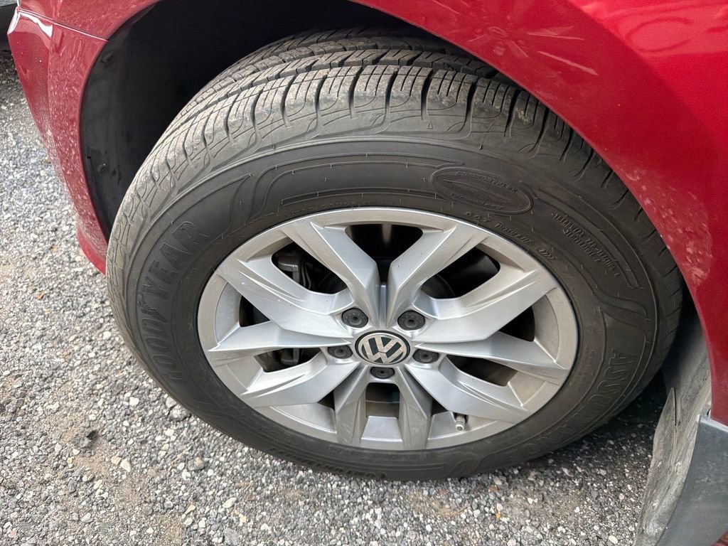Used 2017 Volkswagen Passat 1.8T S FWD image 11