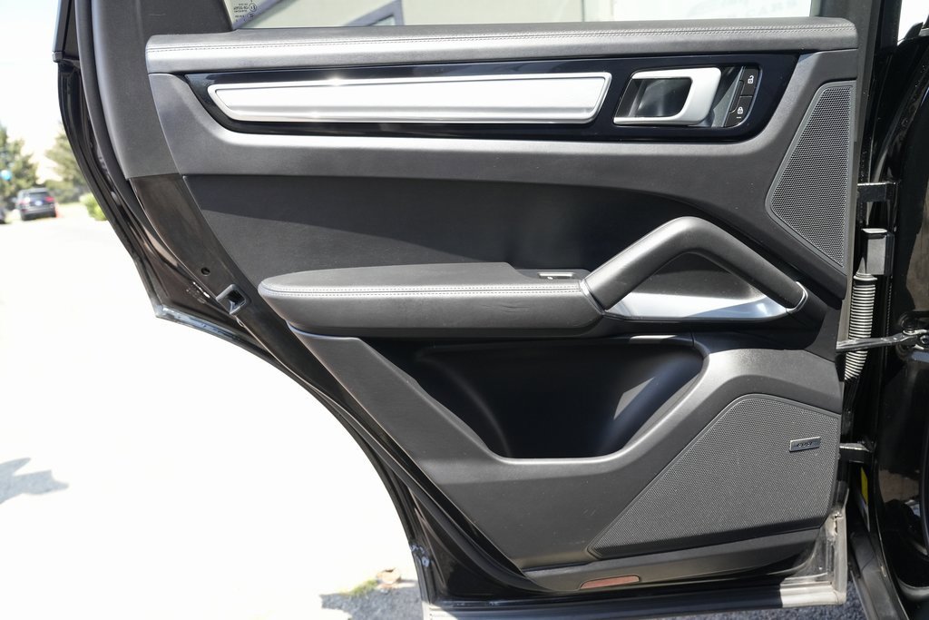 Used 2022 Porsche Cayenne Turbo image 34