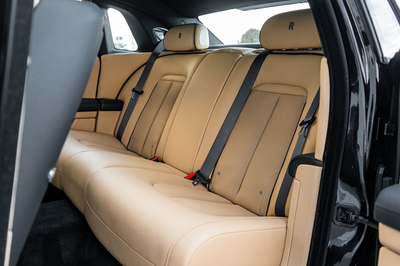 Used 2022 Rolls-Royce Ghost w/ Ghost Package image 40