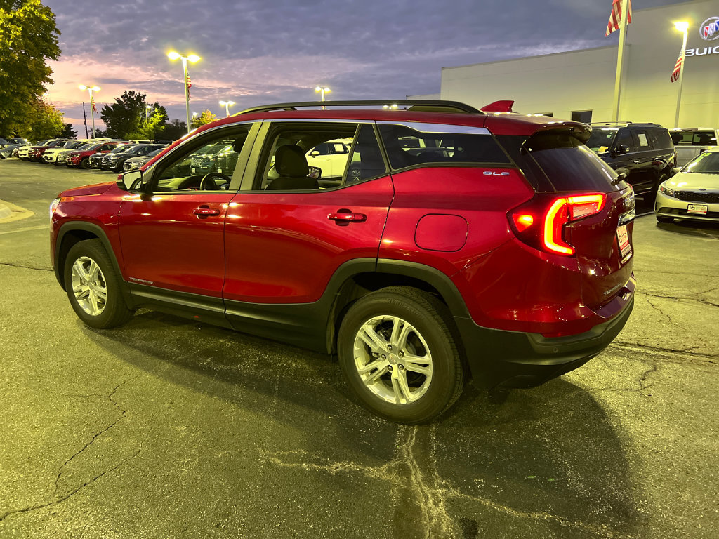 Used 2023 GMC Terrain SLE w/ Driver Convenience Package AWD/4WD image 10