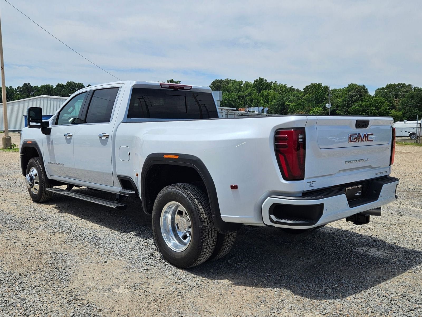 New 2026 GMC Sierra 3500 Denali w/ Denali Reserve Package AWD/4WD image 3