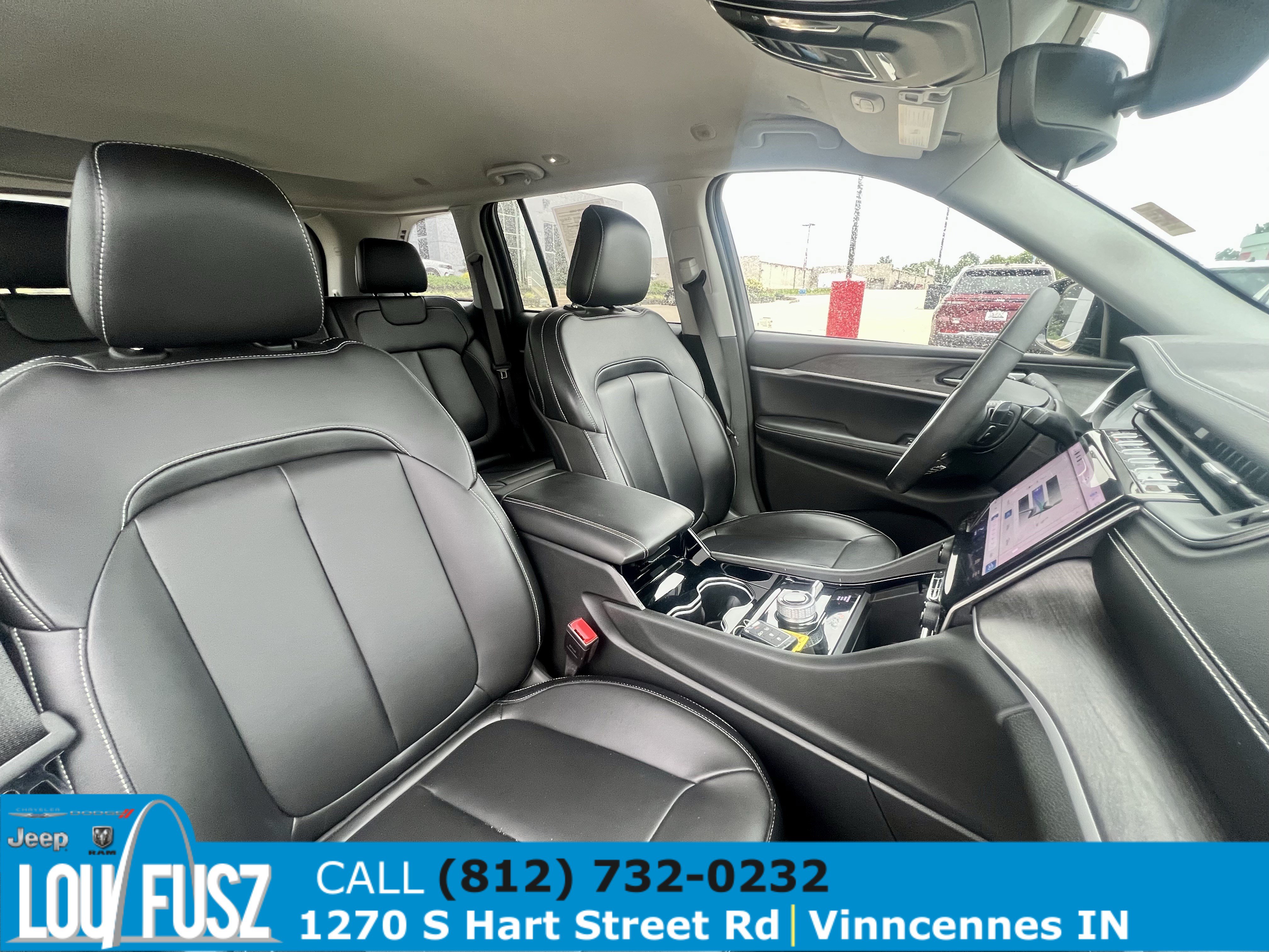 Used 2023 Jeep Grand Cherokee Limited w/ Black Appearance Package AWD/4WD image 18