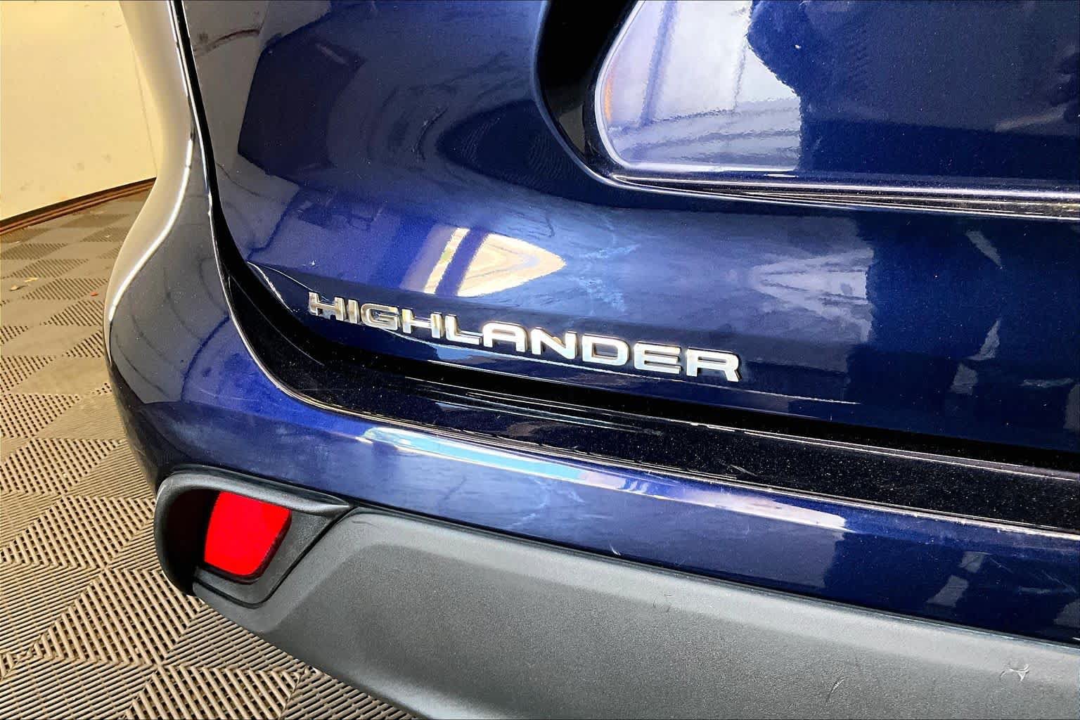 Used 2020 Toyota Highlander LE AWD/4WD image 33