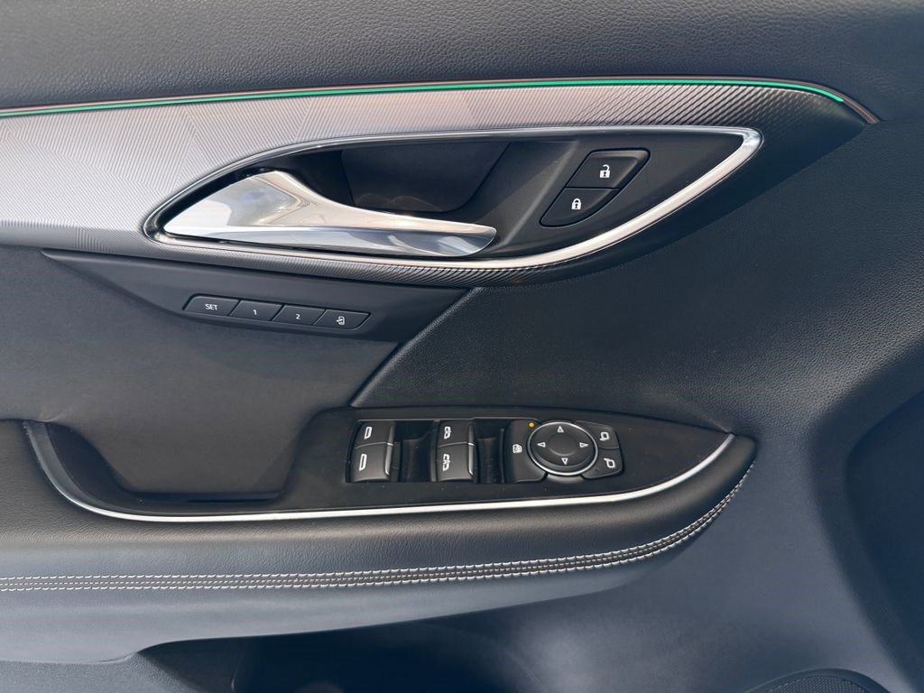 Certified 2025 Buick Envision Sport Touring image 25
