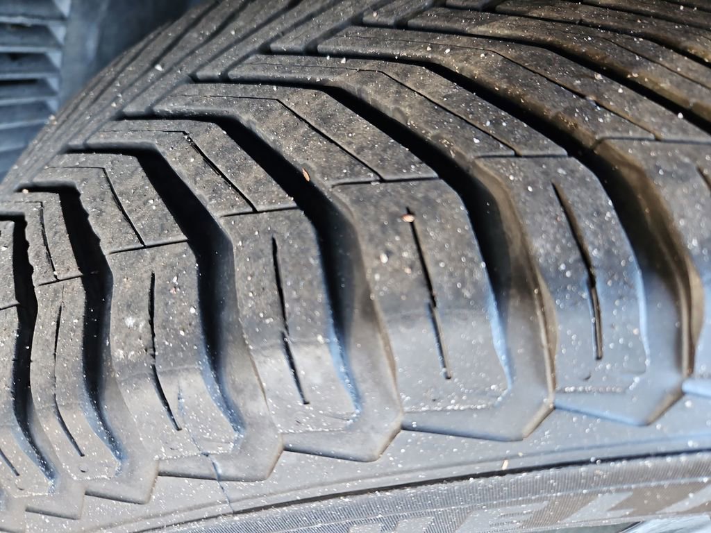 Used 2023 Land Rover Range Rover Velar R-Dynamic S image 35