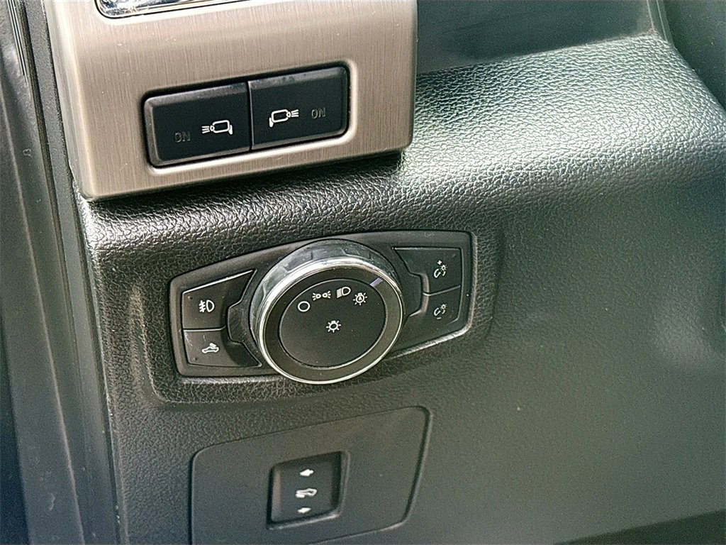 Used 2015 Ford F150 Platinum w/ Equipment Group 701A Luxury image 10