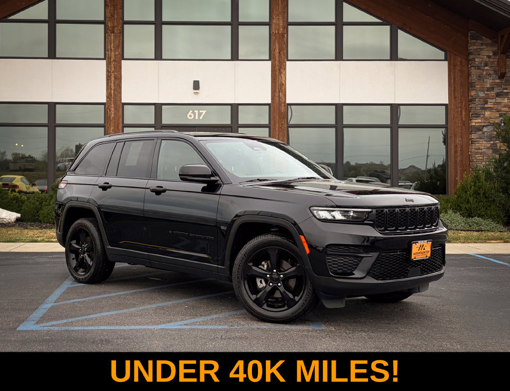 Used 2023 Jeep Grand Cherokee Altitude AWD/4WD image 1