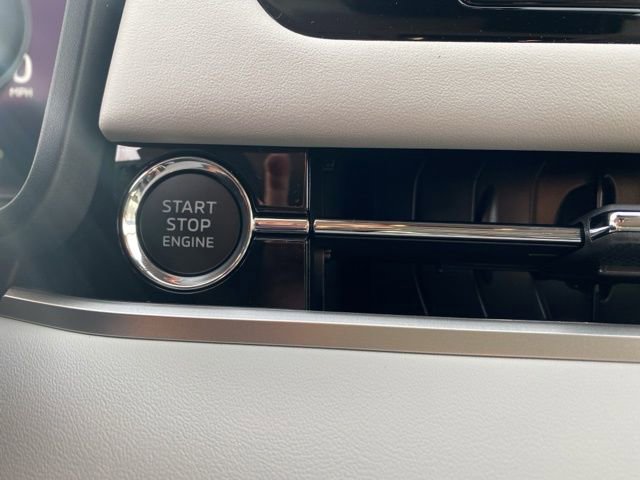 New 2025 Mitsubishi Outlander SE image 33