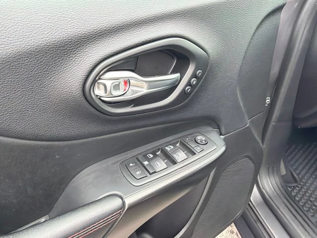 Used 2021 Jeep Cherokee Trailhawk AWD/4WD image 18