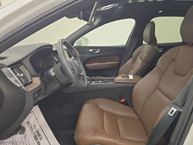 Used 2022 Volvo XC60 B5 Momentum AWD/4WD image 20