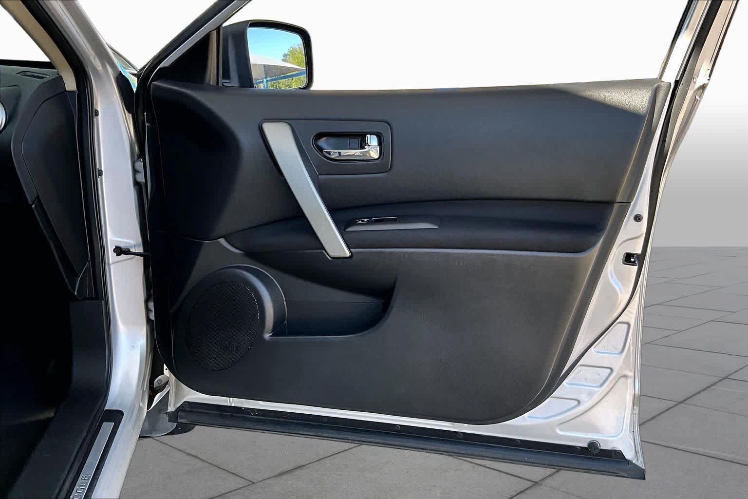 Used 2013 Nissan Rogue SV AWD/4WD image 23