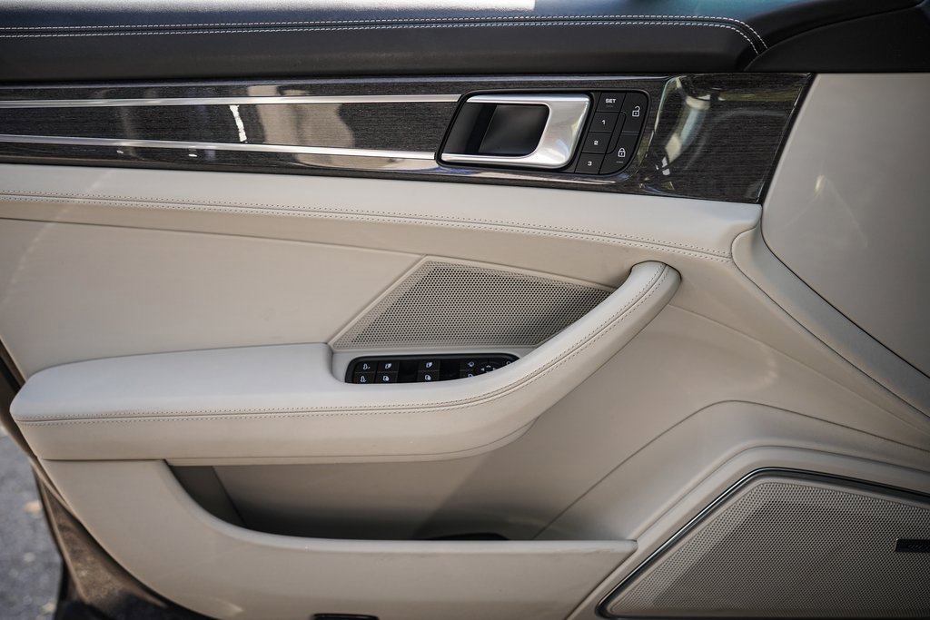 Used 2022 Porsche Panamera 4S w/ Premium Package image 34