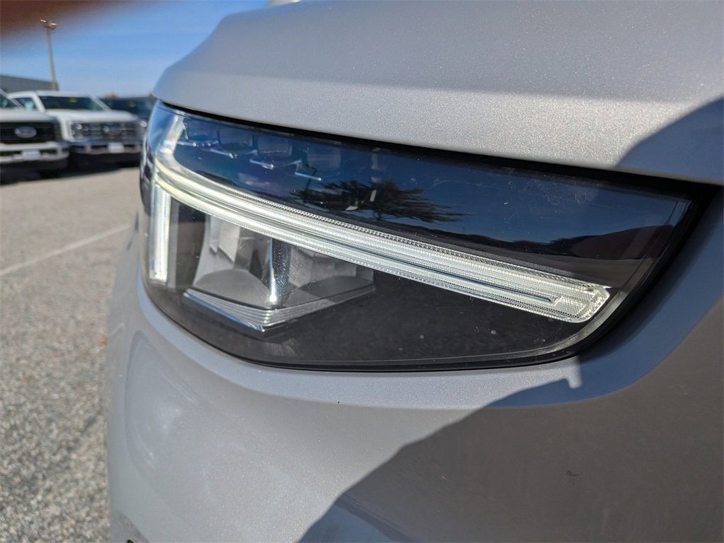 Certified 2025 Volvo XC40 B5 Core image 10