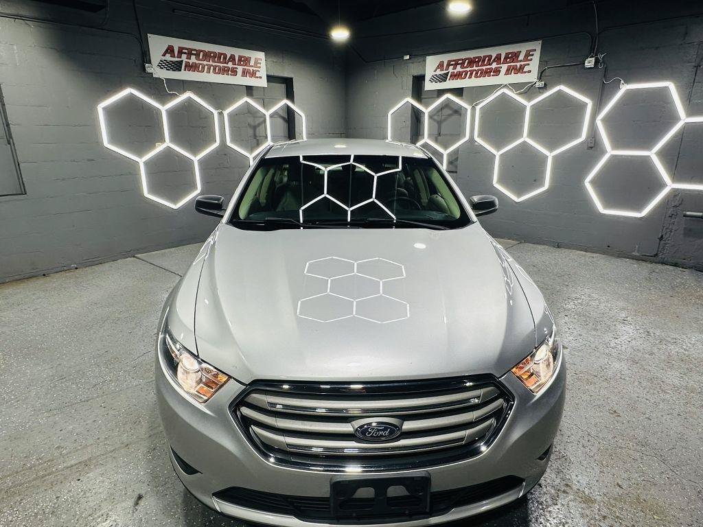 Used 2017 Ford Taurus SE FWD image 10