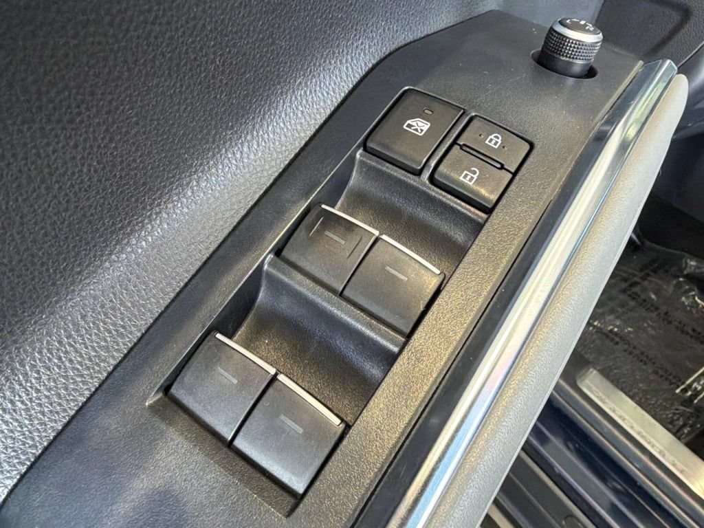 Used 2022 Toyota Highlander Platinum AWD/4WD image 19