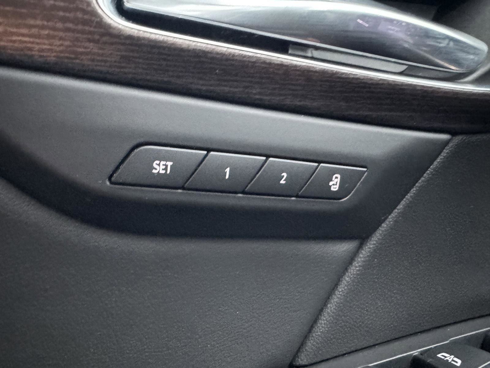 Used 2022 Buick Envision Avenir w/ Technology Package II image 26