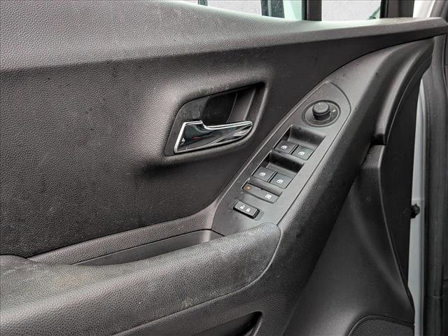 Used 2020 Chevrolet Trax LT w/ LT Convenience Package image 13