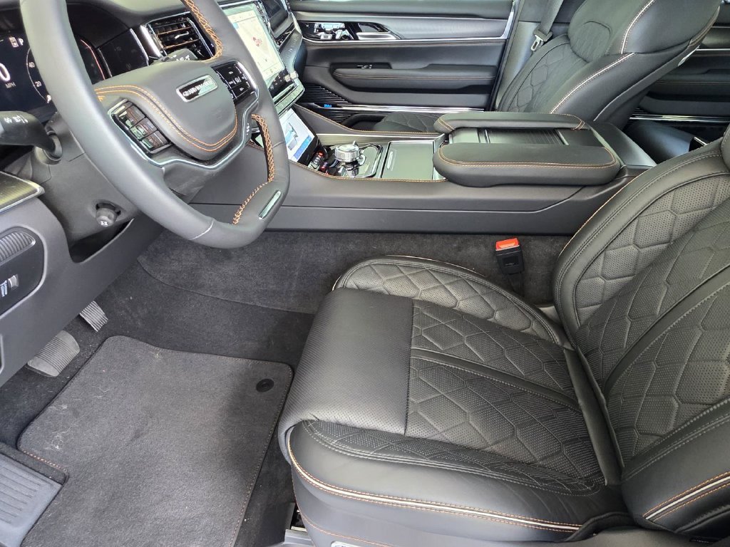 New 2026 Jeep Grand Wagoneer Summit AWD/4WD image 7