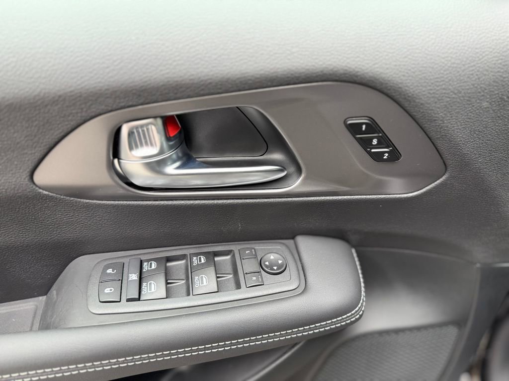 New 2026 Chrysler Pacifica Select FWD image 20