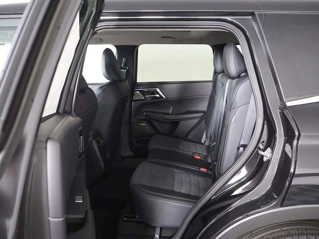 New 2026 Mitsubishi Outlander SE FWD image 32