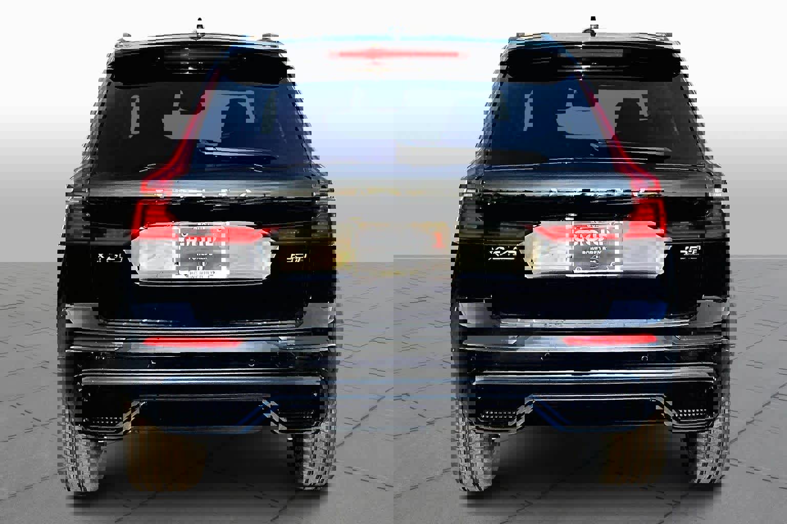 New 2026 Volvo XC60 B5 Plus w/ Protection Package Premier image 4