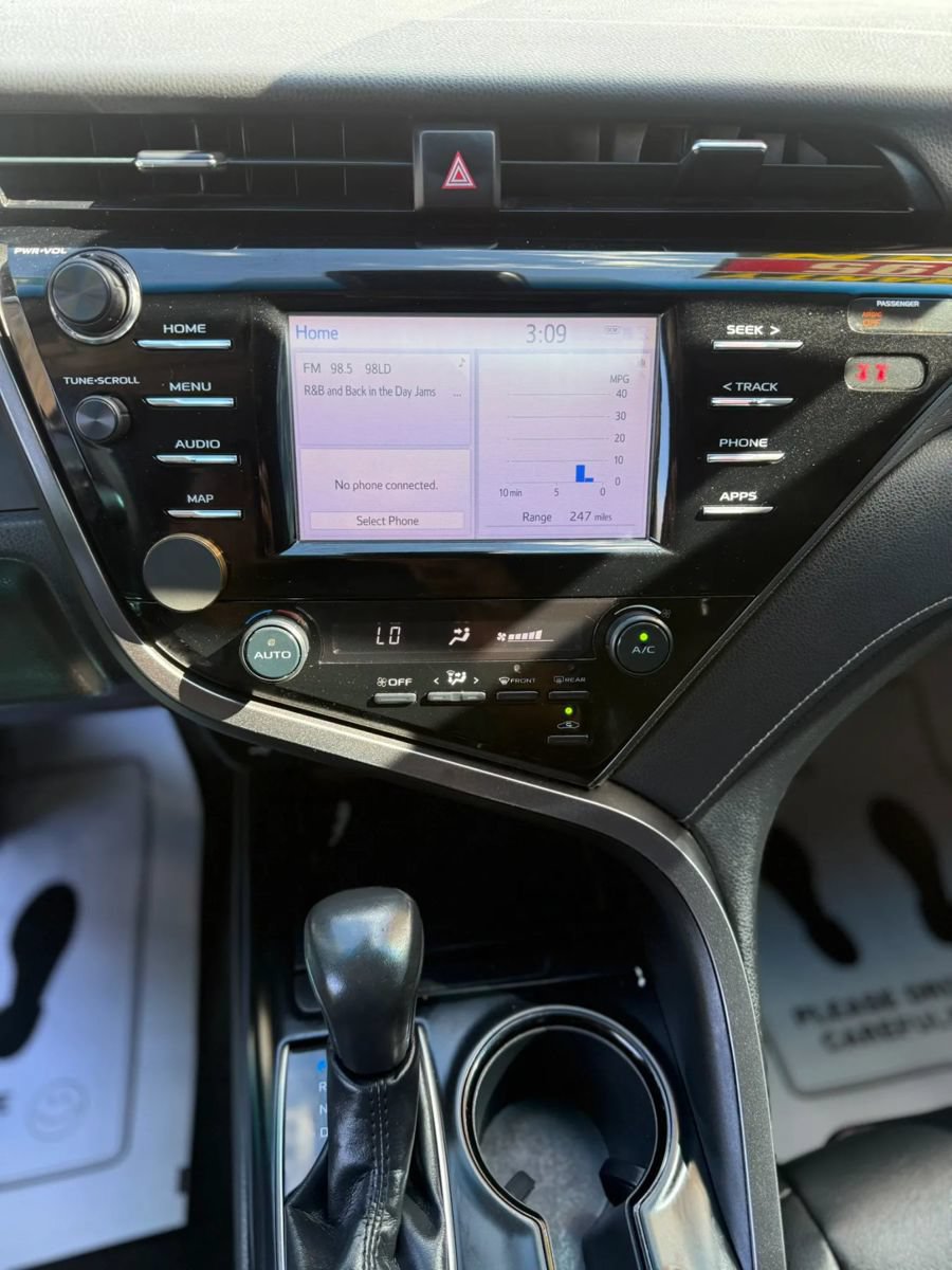 Used 2019 Toyota Camry SE FWD image 9