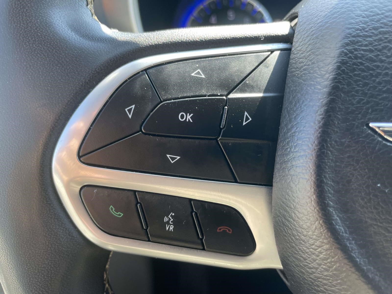 Used 2024 Chrysler Pacifica Touring-L FWD image 20