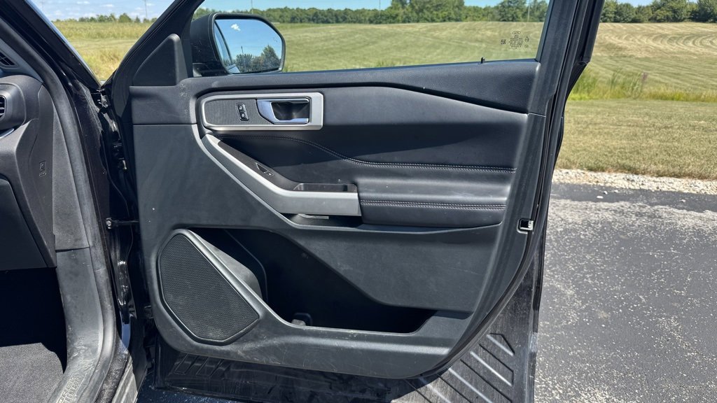 Used 2023 Ford Explorer XLT w/ Equipment Group 202A image 18