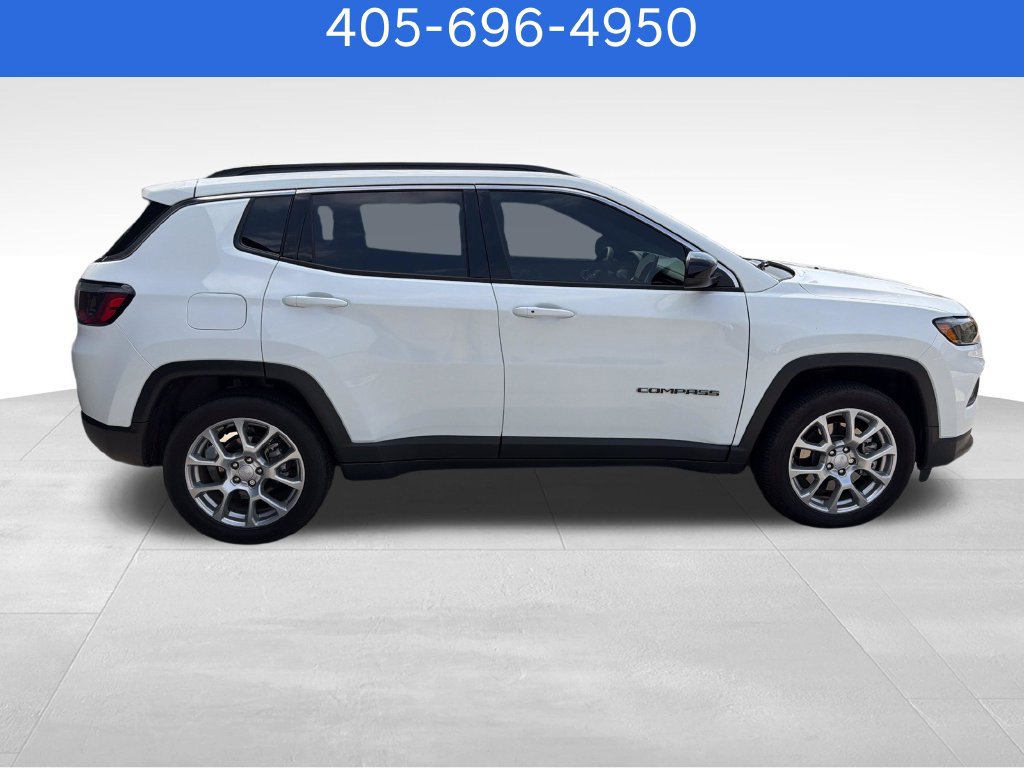 Used 2024 Jeep Compass Latitude AWD/4WD image 7