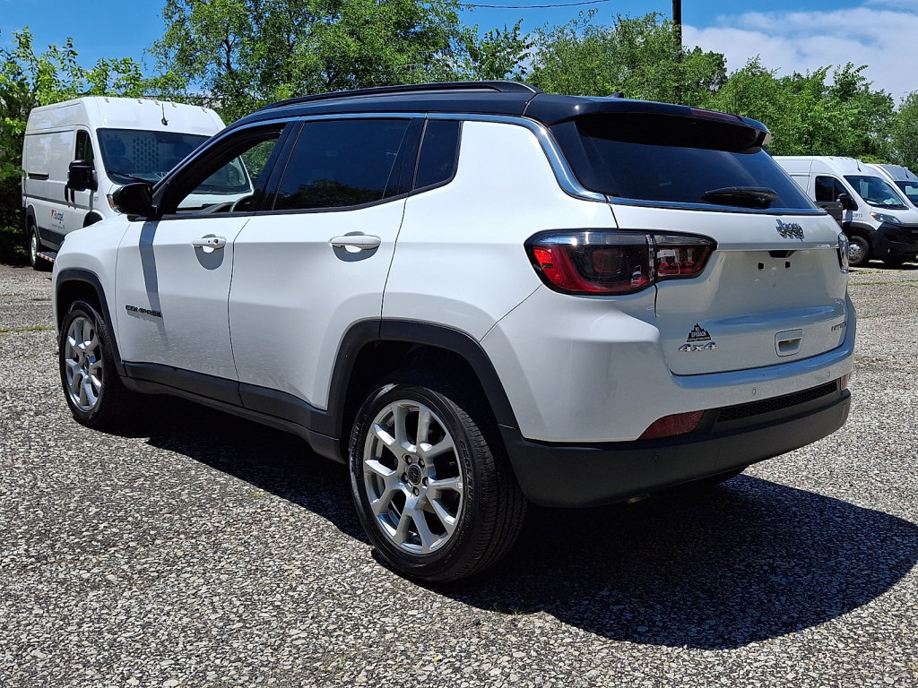 Used 2025 Jeep Compass Limited AWD/4WD image 3