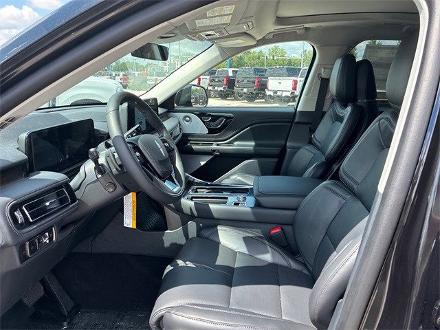 New 2025 Lincoln Aviator Reserve w/ Luxury Package image 13