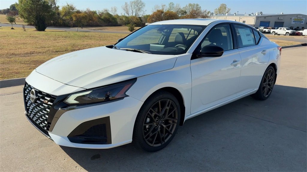 New 2025 Nissan Altima 2.5 SR w/ SR Premium Package image 4