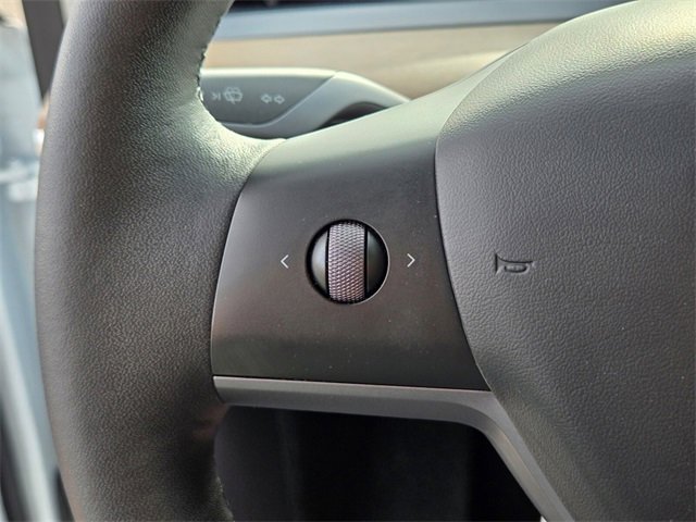 Used 2023 Tesla Model Y Performance image 31