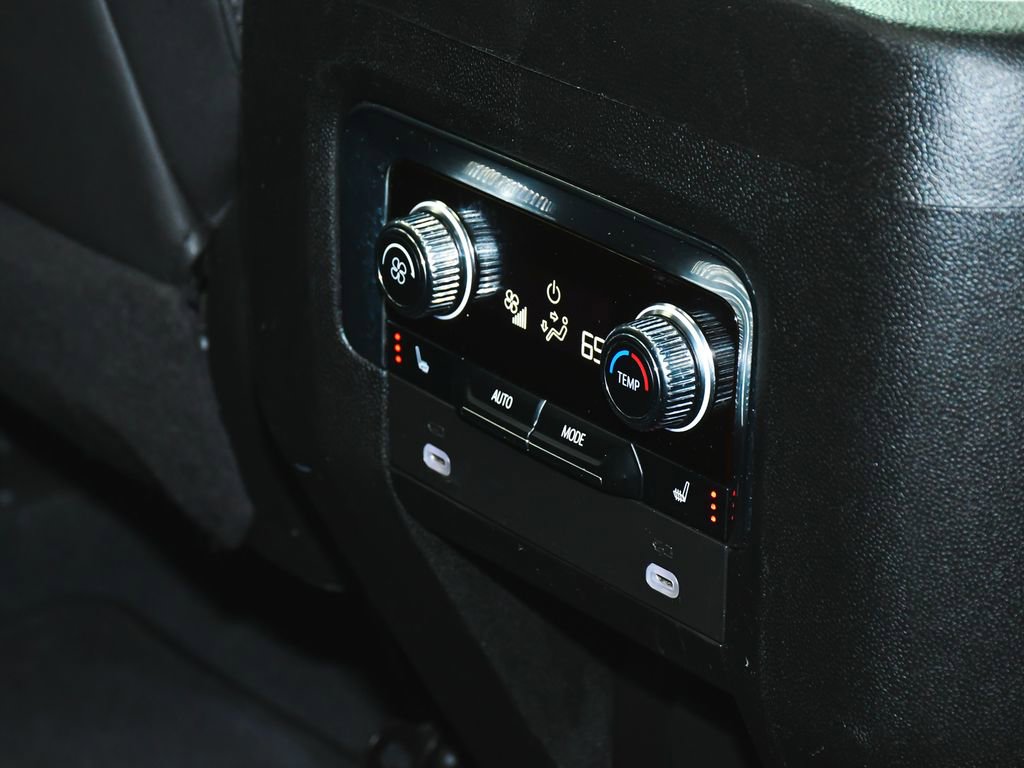 Used 2023 GMC Yukon XL SLT w/ SLT Premium Package image 44