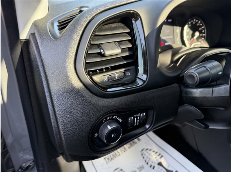 Used 2020 Jeep Renegade Altitude image 30