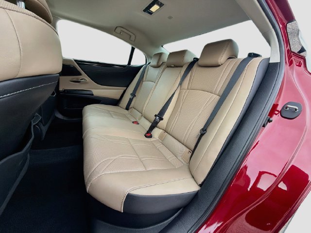 Used 2021 Lexus ES 300h Ultra Luxury w/ Accessory Package 2 FWD image 20