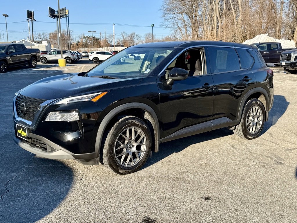 Used 2021 Nissan Rogue SV image 1