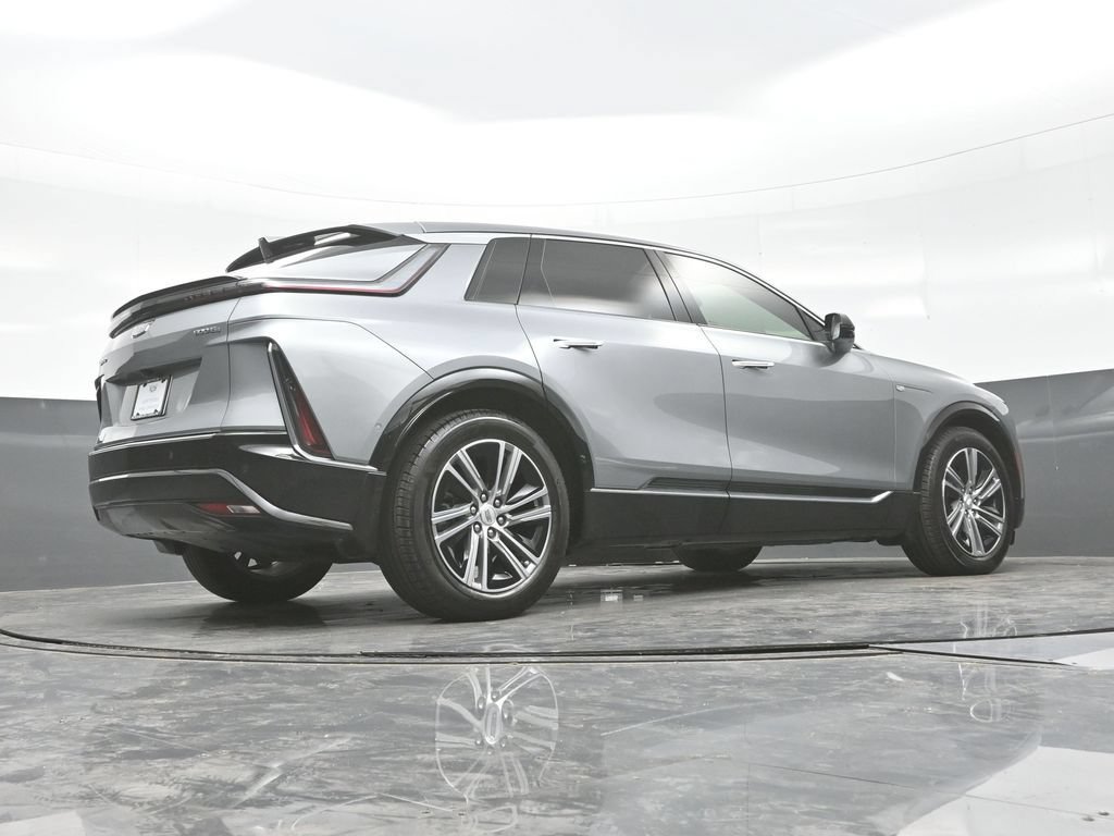 Certified 2024 Cadillac Lyriq Luxury AWD/4WD image 29