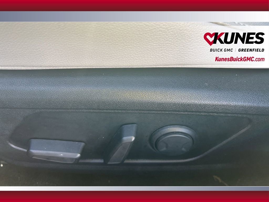 Used 2025 Hyundai Elantra Limited FWD image 17