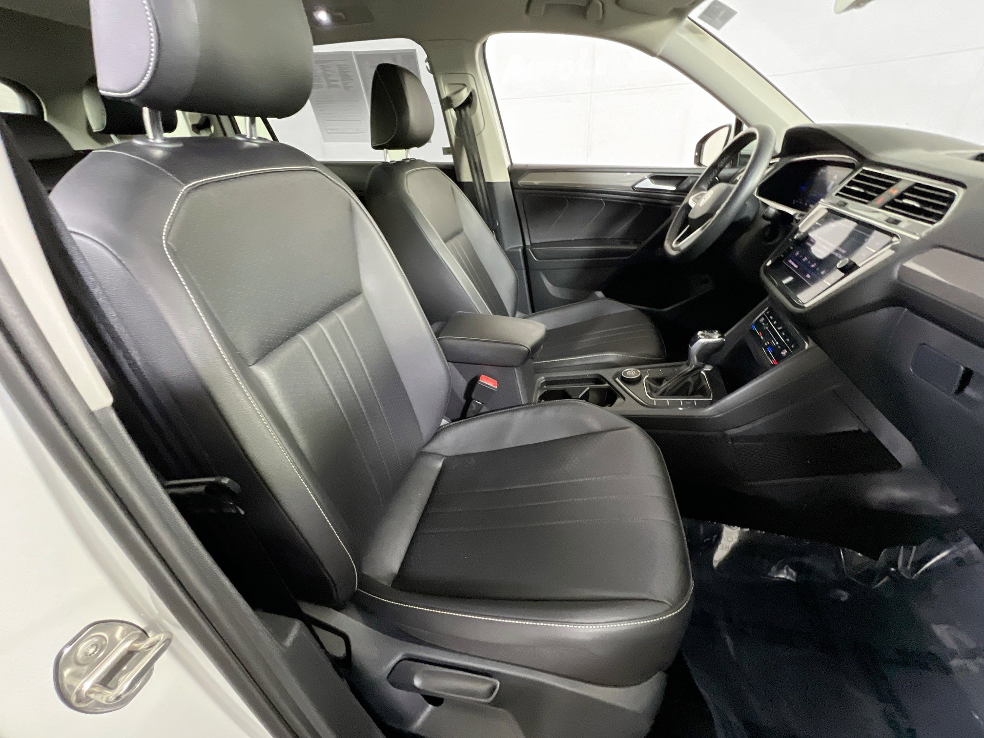 Used 2022 Volkswagen Tiguan SE image 27