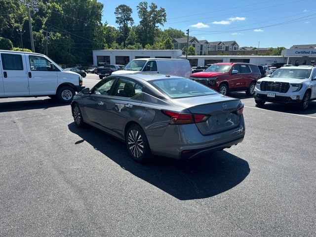 Used 2024 Nissan Altima 2.5 SV FWD image 16