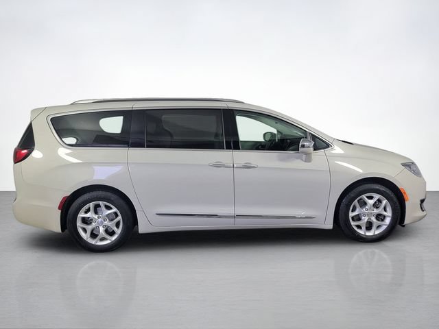 Used 2020 Chrysler Pacifica Limited FWD image 2