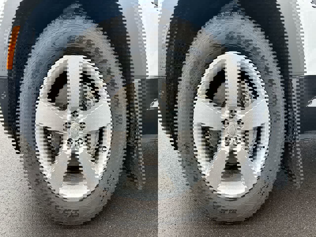 Used 2025 Land Rover Defender 90 S image 18