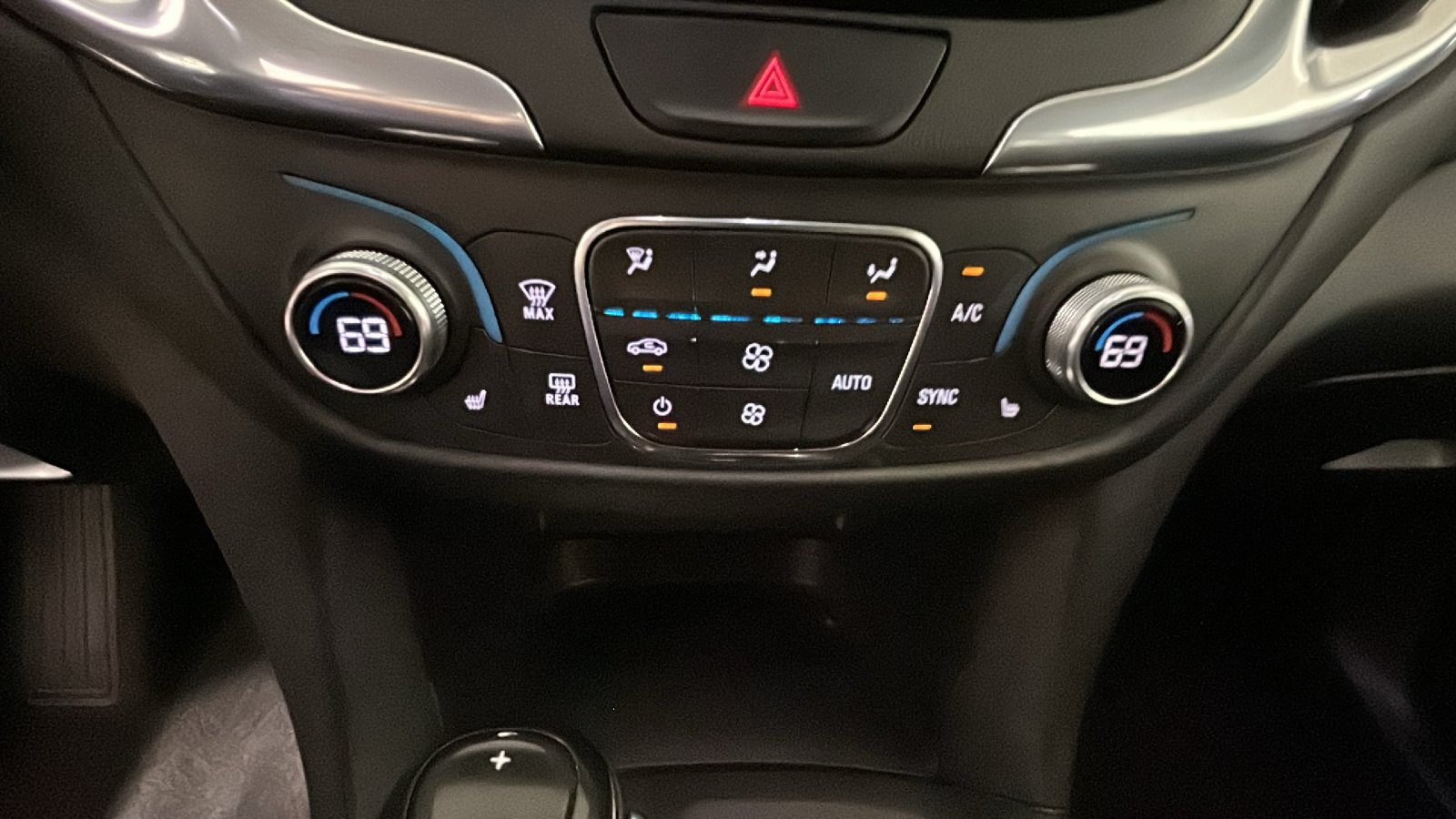 Used 2019 Chevrolet Equinox LT FWD image 27