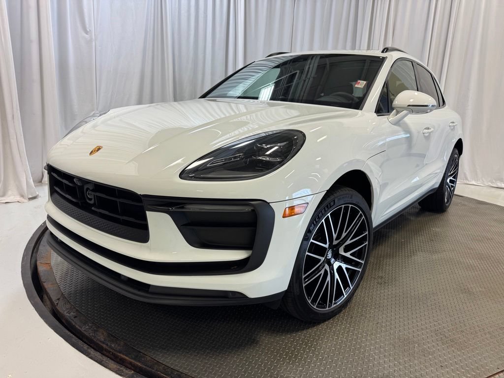 Certified 2025 Porsche Macan w/ Premium Package Plus AWD/4WD image 41